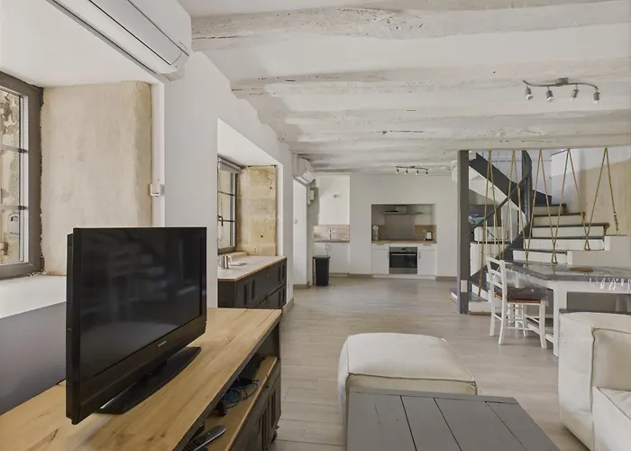 Maison Pour 5 Avec Cour Exterieure Dans Le Centre * サン・レオン・シュル・ヴェゼール